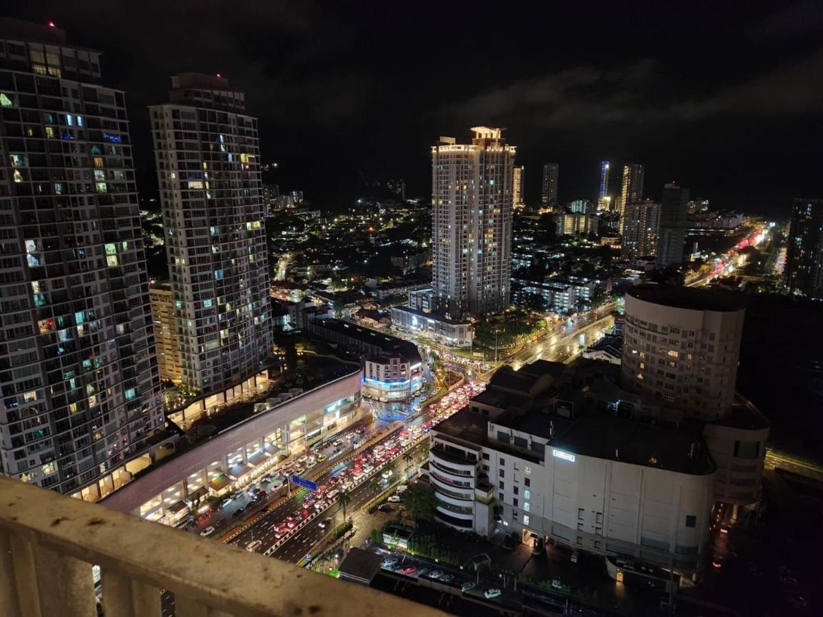 The Landmark Seaview Netflix By Blue Sky Holidays George Town Exteriör bild